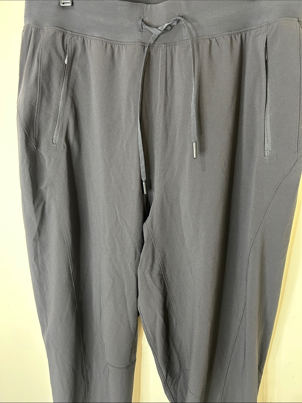 Lululemon License to Train High-Rise Pant
Black Size 10 - Picture 14 of 16